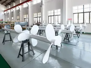 Pengaduk tipe turbin dengan lining PTFE